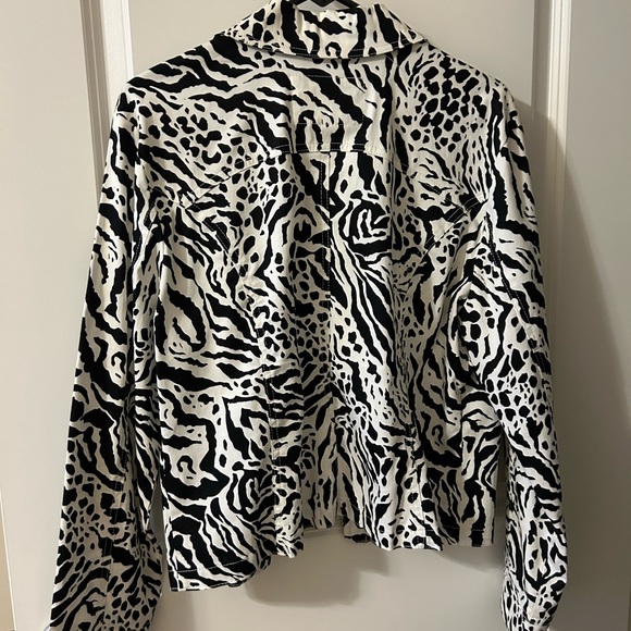 Ladies black and white jacket - Picture 2 of 5